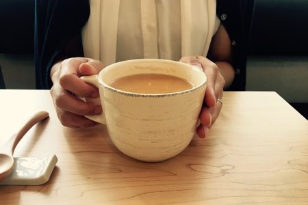 【女性おひとり様ランチ】ゆったりと紅茶と読書を楽しむオトナ女子のカフェ