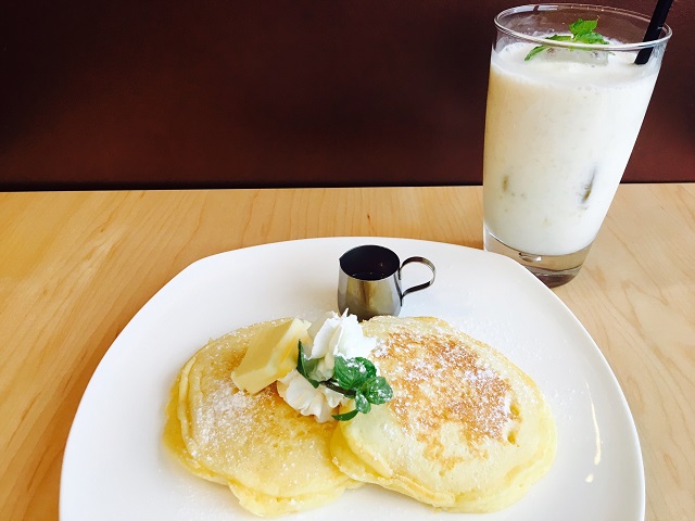 パンケーキ　バナナジュース　ココノヴァ