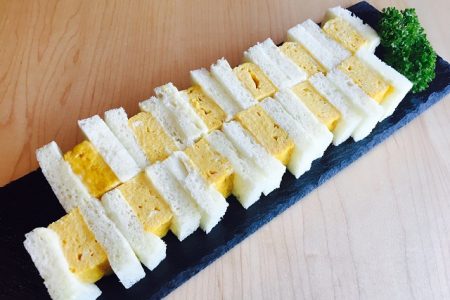 【だし巻き玉子サンド】焼きたて厚焼き玉子1本分をフワフワ食パンでサンド！