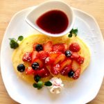 【冬季限定】温かいベリーソースで食べる「ベリーのパンケーキ」