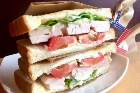 【2019.09.10～】週替わりランチ「スモークチキンとクリームチーズのサンド」