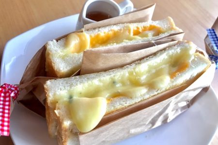 【2019.10.15～】週替わりランチ「クワトロチーズサンド」