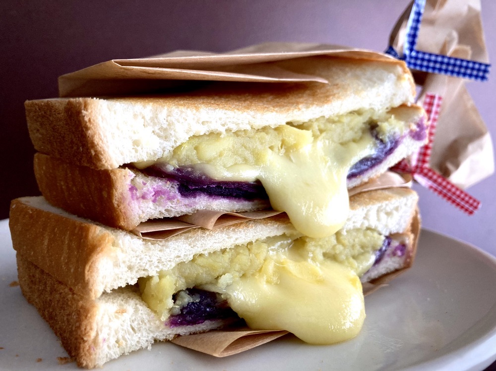 紫芋とスイートポテトのチーズメルトサンド　ココノヴァ
